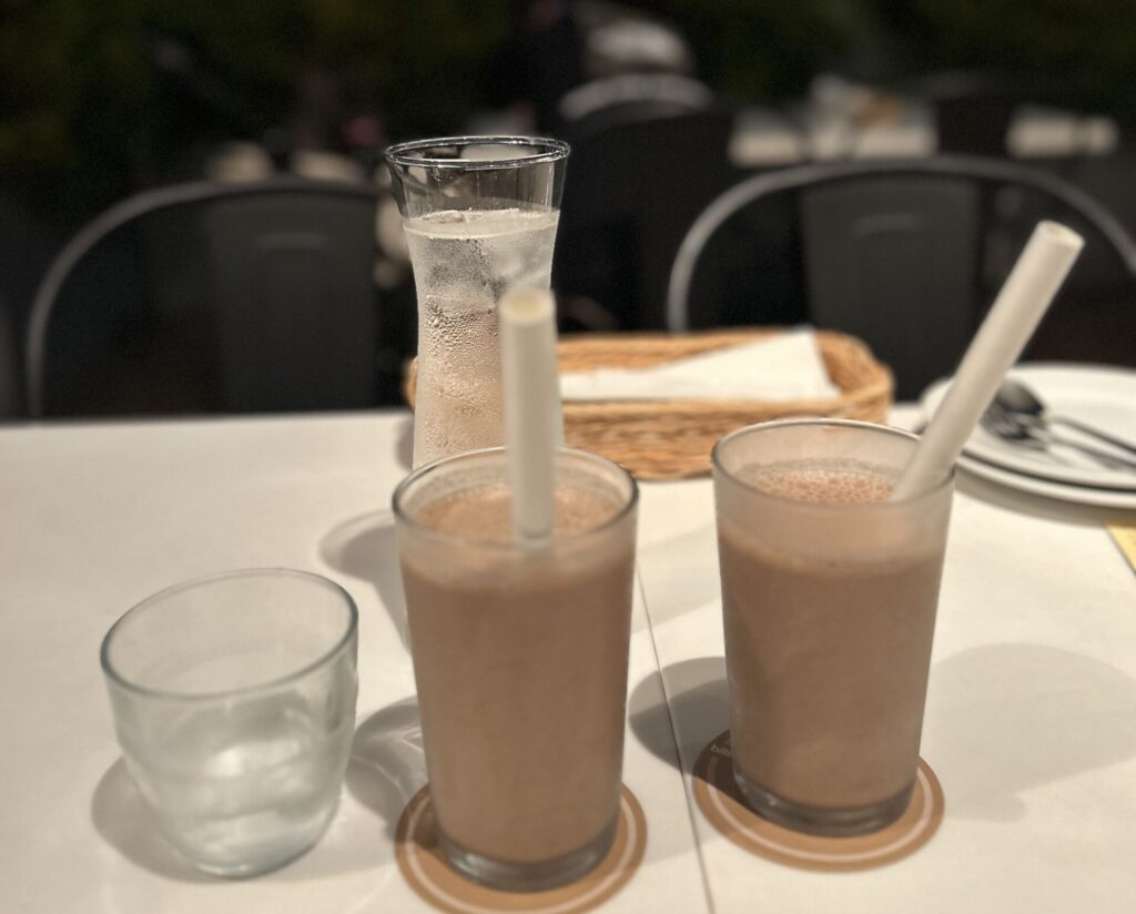 「お台場の夜カフェ時間」「billsテラス席」「チョコスムージーで乾杯」