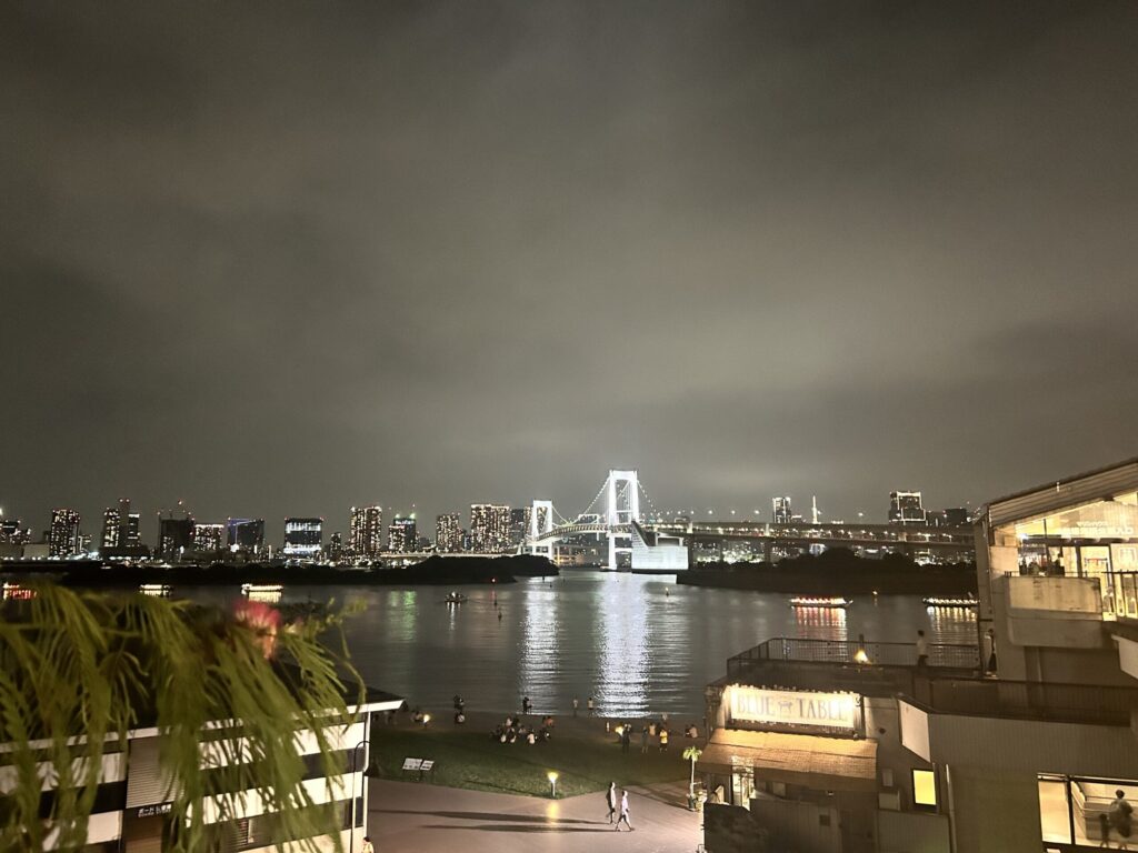 「お台場夜景」「レインボーブリッジが輝く」「ビーチ沿いでお散歩デート」