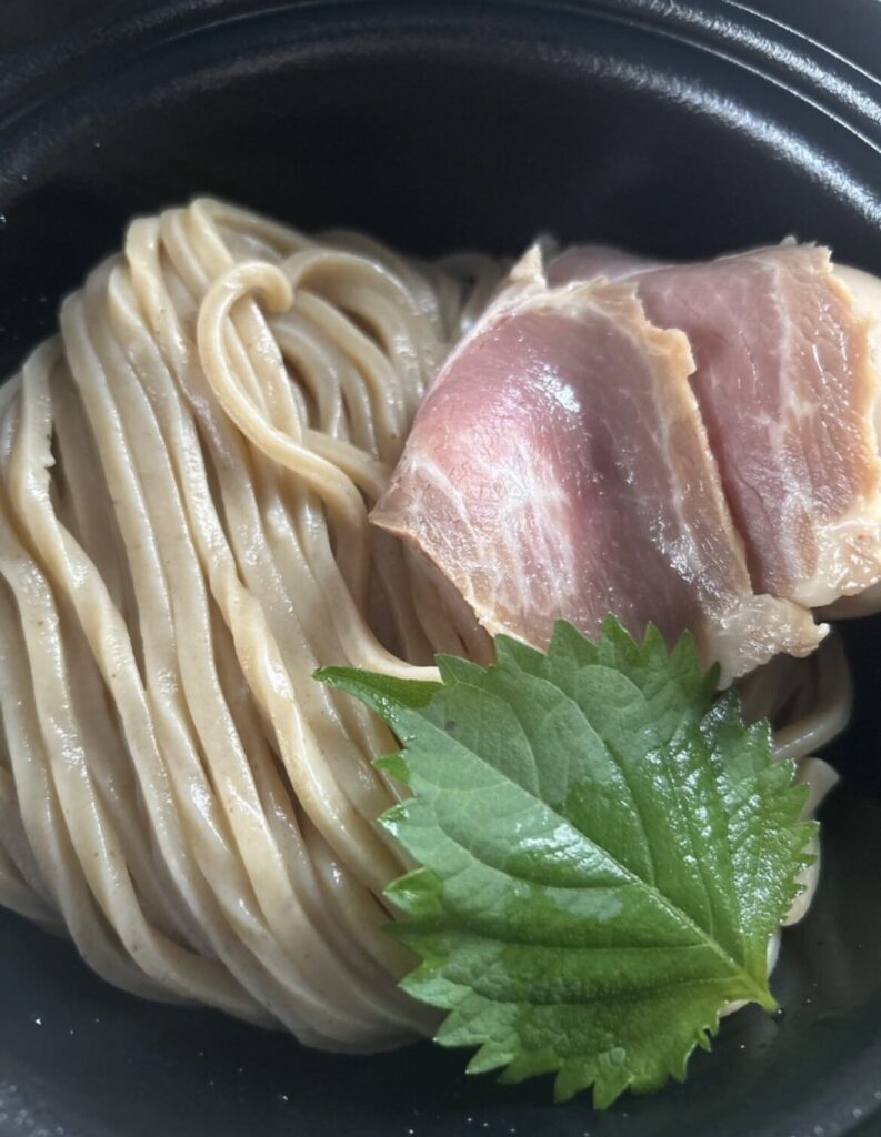 「ロケットナウで届いた絶品つけ麺」「お店クオリティの麺とチャーシュー」「宅配でも麺がもちもち!」